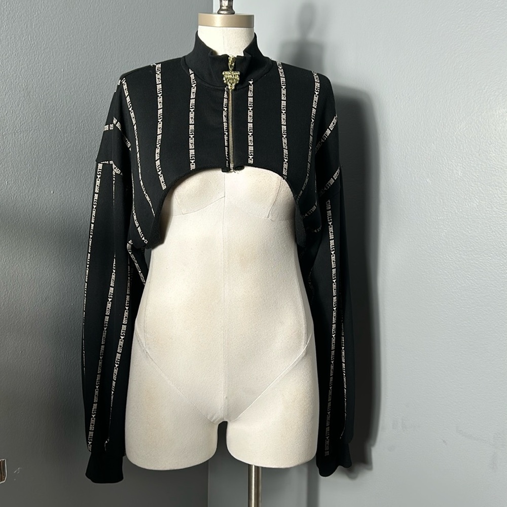 Bershka NBA Chicago Bulls Black Cropped Top Sweater with Front Zipper size L
